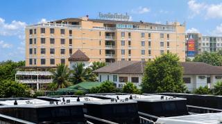 NAIYA Riverside Boutique Hotel - 9