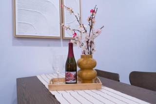 New 2-Bedroom Suite Walk to the Falls Parking & Sleeps 4 - 3