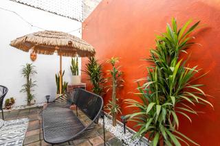 Beautiful 6 BDR Villa with AC in La Condesa - 3