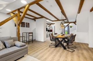 EasyStay Hof Apartment 130square metre Bahnof Zentral - 9