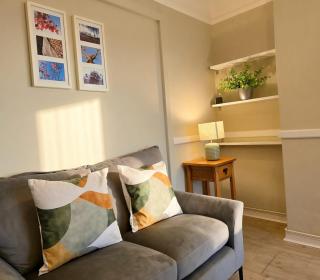 Centrally Located Town House - Pass the Keys - 4