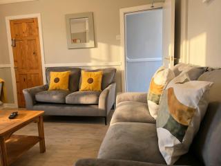 Centrally Located Town House - Pass the Keys - 3