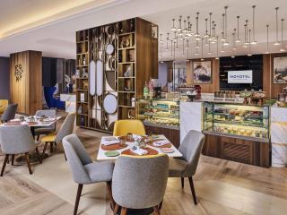 Novotel Mumbai International Airport - 8