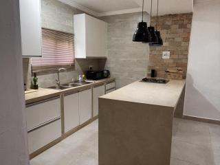 Luxe Stays Apartments - 6