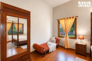 StayVista at Mercara Hill with Outdoor Jacuzzi - 2
