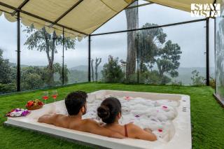 StayVista at Mercara Hill with Outdoor Jacuzzi - 8