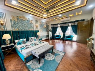 Executive Spanish House 3BR 1 Kanal Family Stay - 9