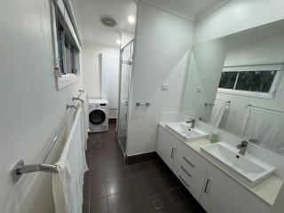 ConvenientSpaciousfreeParking3Bed2Bath - 8