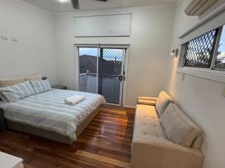 ConvenientSpaciousfreeParking3Bed2Bath - 7