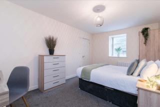 cheerful double en-suite room with free wifi, shared kitchen - 9