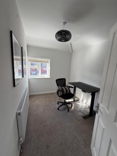 Quiet 2 bed home in quiet residential area ideal for contractors or long term stays - 2