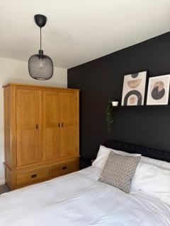 Quiet 2 bed home in quiet residential area ideal for contractors or long term stays - 3