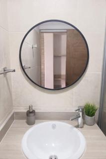Modern Studio in Laureles 2 work desks Fast Wifi - 2