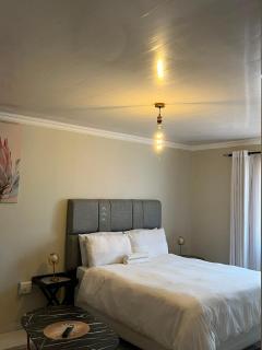 Ella Guest House - 9