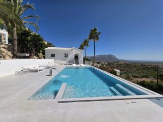 Villa Pura Vida with Infinity Pool Spa and Views - 0