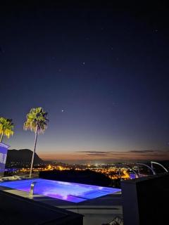 Villa Pura Vida with Infinity Pool Spa and Views - 8