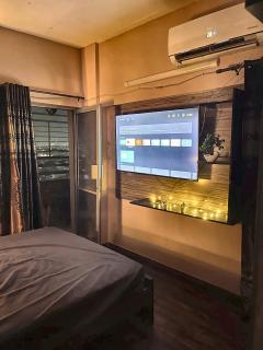 Furnished Penthouse-Style 1BR Stay With Balcony - 1