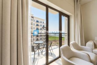 Golf and Sea View 2BR with Balcony,Yas Island - 6