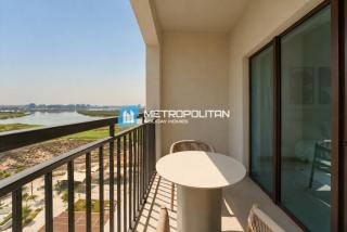 Golf and Sea View 2BR with Balcony,Yas Island - 3