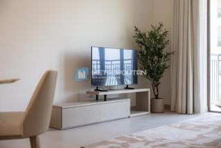 Golf and Sea View 2BR with Balcony,Yas Island - 8