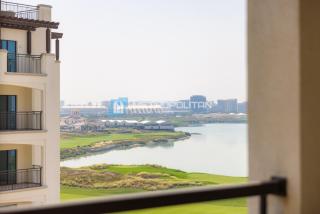 Golf and Sea View 2BR with Balcony,Yas Island - 5