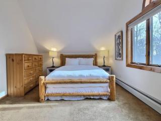 BruinsDen- Fooseball, Hot Tub, Mountain Views - 7