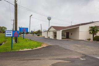Motel 6-Madisonville, TX - 3