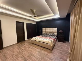 Serene Retreat with Skyline Views Bahria Heights 1 - 8