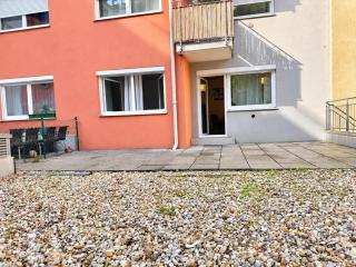 Modern 1BR & 1LR Apt, Terrace -9 Min to City Center - 6