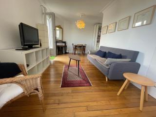Nid d Aigle, 2 Stations from Paris, Charming Top Floor Apartment Bright, Fully Equipped, Washing Machine High Speed Fibre WiFi - 8