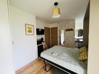 Chambre équipée kitchenette SDB et indépendante proche puy dufou A87 - 8