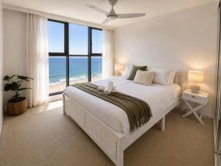 Beach front 2bd 2 car spots Tennis Spa Sauna - 3