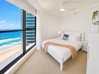 Beach front 2bd 2 car spots Tennis Spa Sauna - 1