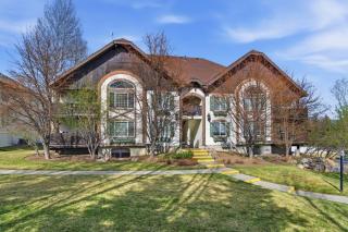 Cozy Swiss Chalet-Midway Retreat-Hot Tub-Gym - 8