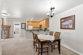 Cozy Swiss Chalet-Midway Retreat-Hot Tub-Gym - 4