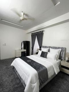 luxe inn - 1
