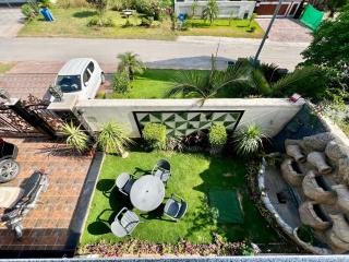 Executive Spanish House 3BR 1 Kanal Family Stay - 1