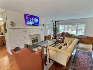 CountryBear -Game Room, Hot Tub, Fireplace - 9