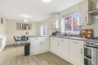 Contractor House - Driveway Van Parking Fast Wifi Laundry Facilities - 3