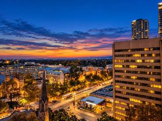 Koala Stay Luxury CBD Retreat with Skyline Views - 0