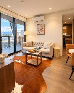 Koala Stay Luxury CBD Retreat with Skyline Views - 7