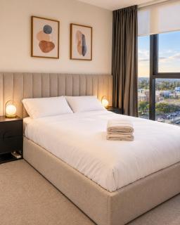 Koala Stay Luxury CBD Retreat with Skyline Views - 5