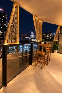 Koala Stay Luxury CBD Retreat with Skyline Views - 1