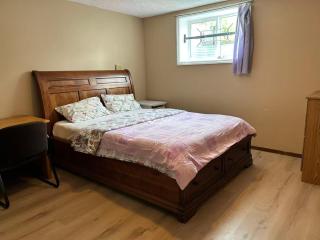 Bernard private bedroom close airport! - 4