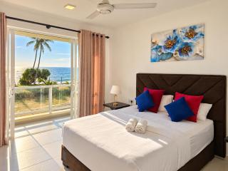 Joansa Luxury Beachfront Apartment - 6