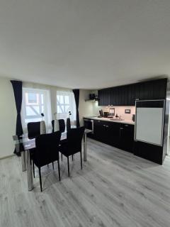 Velvet Noir City Apartment - 9