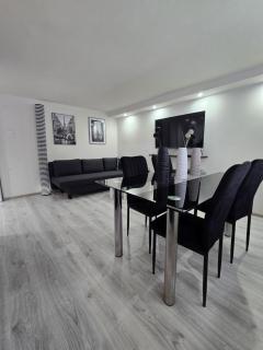 Velvet Noir City Apartment - 8