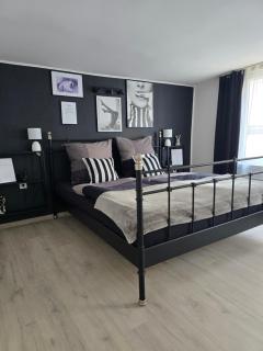 Velvet Noir City Apartment - 3
