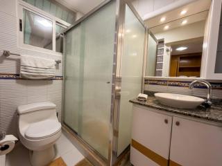 Spacious in Los Palos Grandes, Parking, AC - 3