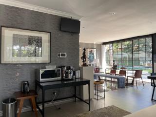 The Orca, Bryanston Entire 4 Bed House - 5